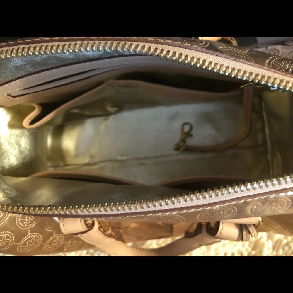 Handbag - Picture 3 of 8